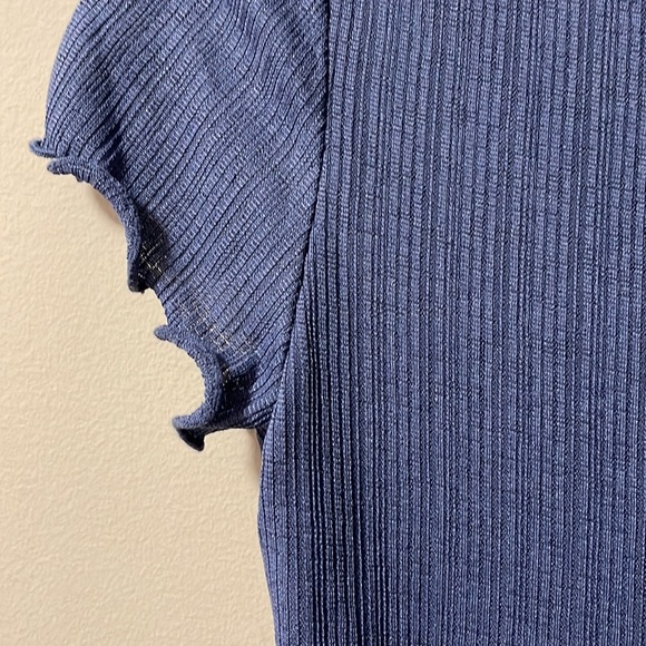 COPY - Oak + Fort Blue Scallop/Lettuce Edge Cropped Tee in XS - Picture 3 of 4